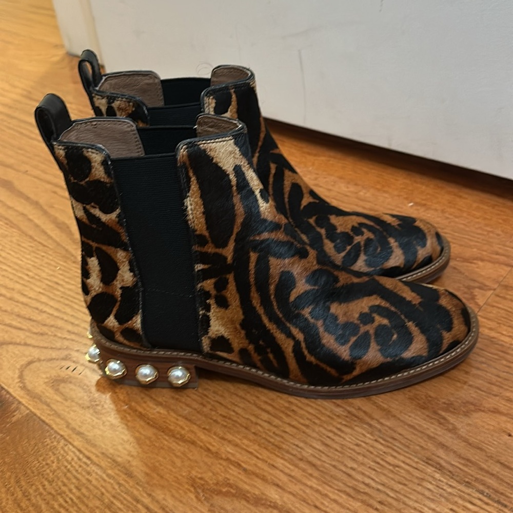 Louise et Cie Lo-Valtina3 leopard Print Ankle Boots with Pearl Detailing